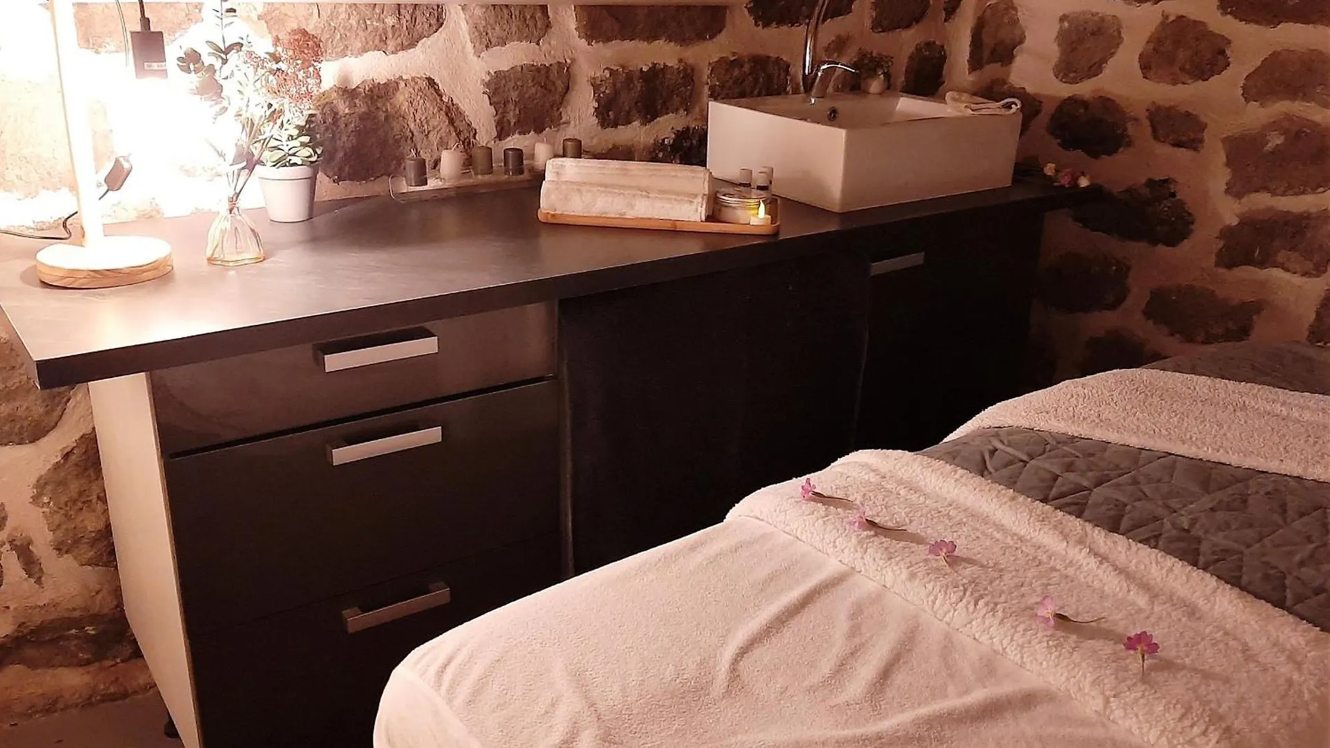 Holiday home Maison De Charme A Polignac: Terrasse Ensoleillee, Randonnees, Proche Puy-En-Velay - Fr-1-582-58 France